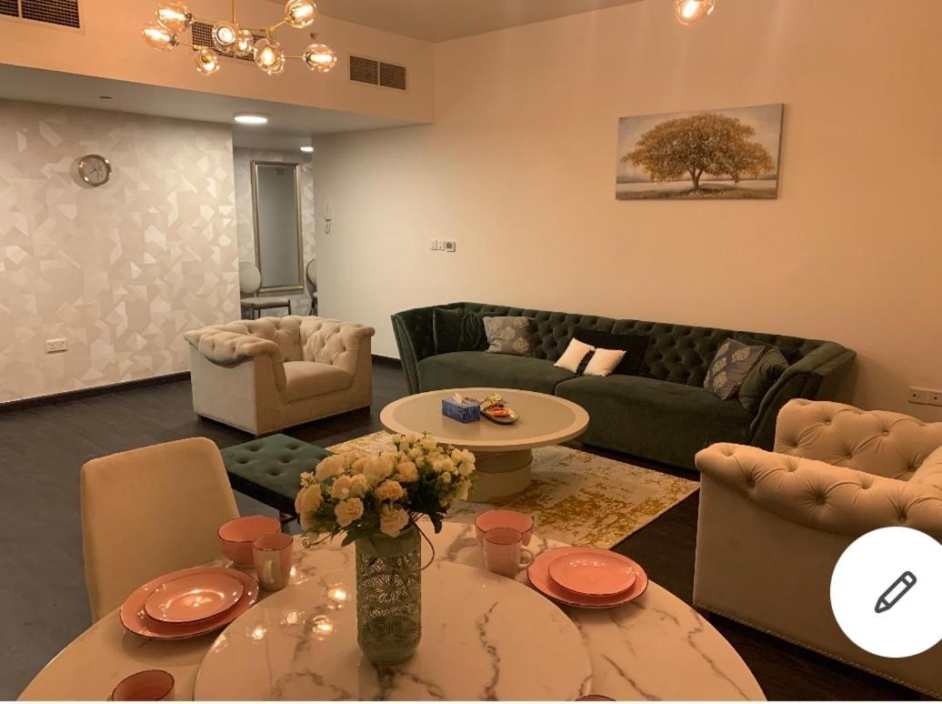 Usmans 1 Bedroom 4 Beds Jbr Huge Sea View 120 Sqm 2 Balconies دبي المظهر الخارجي الصورة