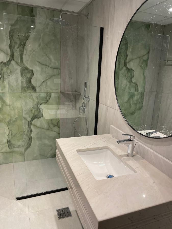 Usmans 1 Bedroom 4 Beds Jbr Huge Sea View 120 Sqm 2 Balconies دبي المظهر الخارجي الصورة